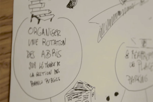 La Ville de Paris a organisé des ateliers avec des citoyens autour du projet "des abris pour les sans-abris", extrait d'un film de la Ville de Paris